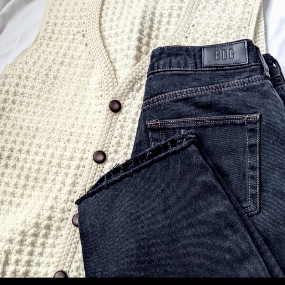 BDG Black High-Waisted Jeans - Picture 7 of 8